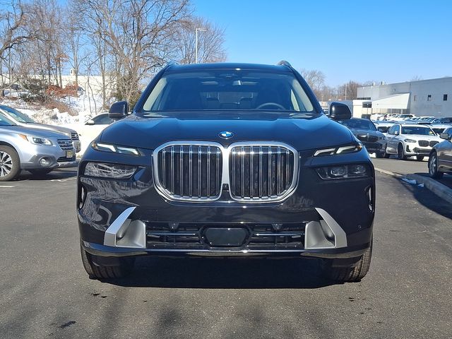 2026 BMW X7 xDrive40i Image 2 of 29