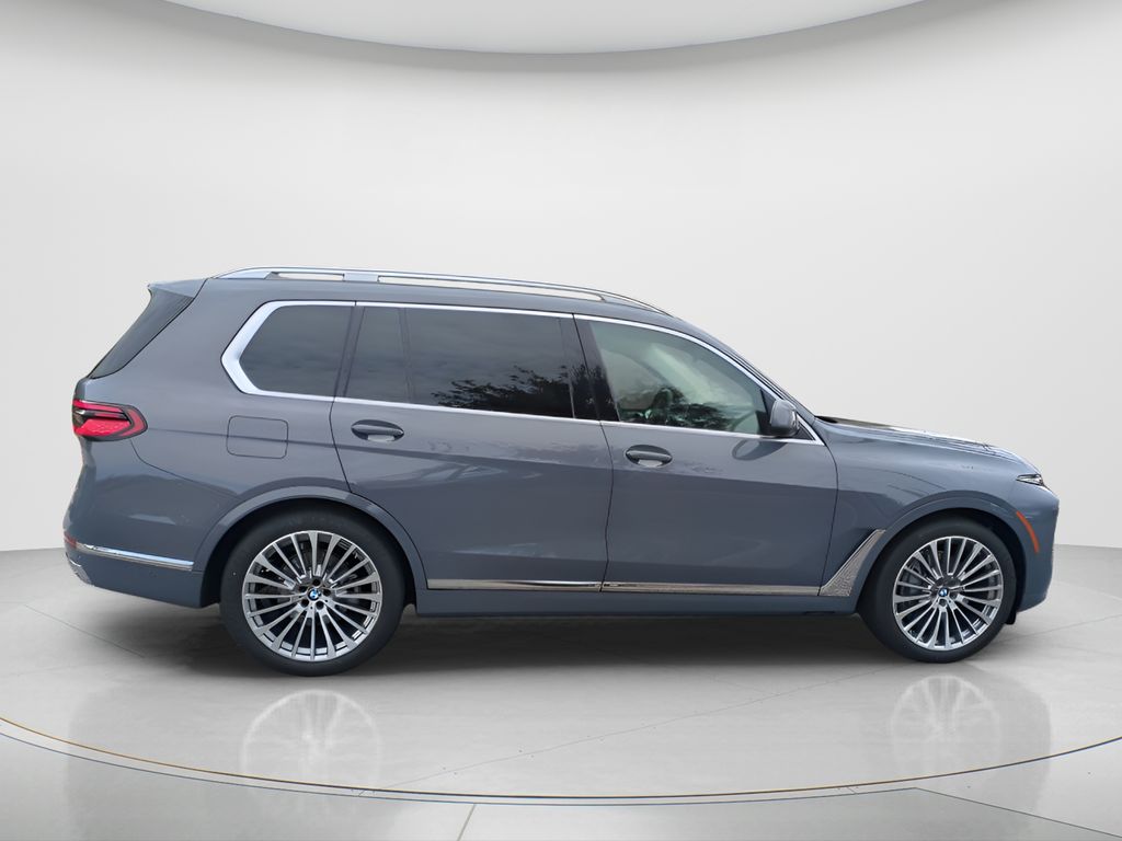 2026 BMW X7 xDrive40i Image 5 of 31