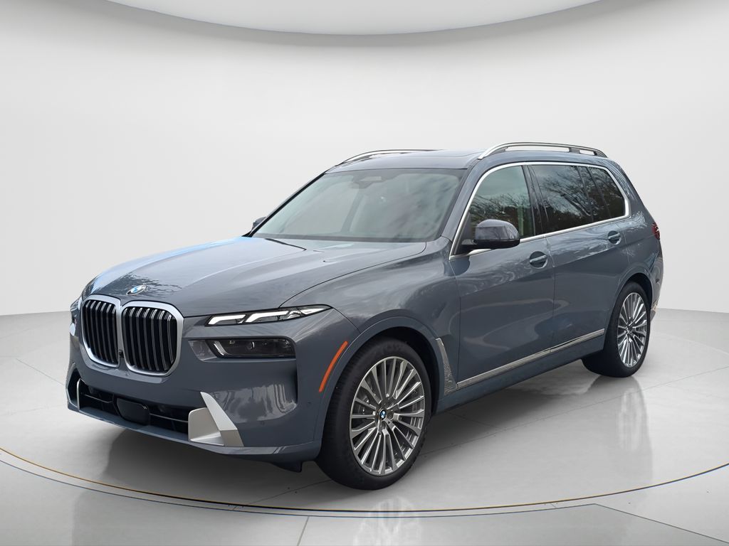 2026 BMW X7 xDrive40i Image 2 of 31