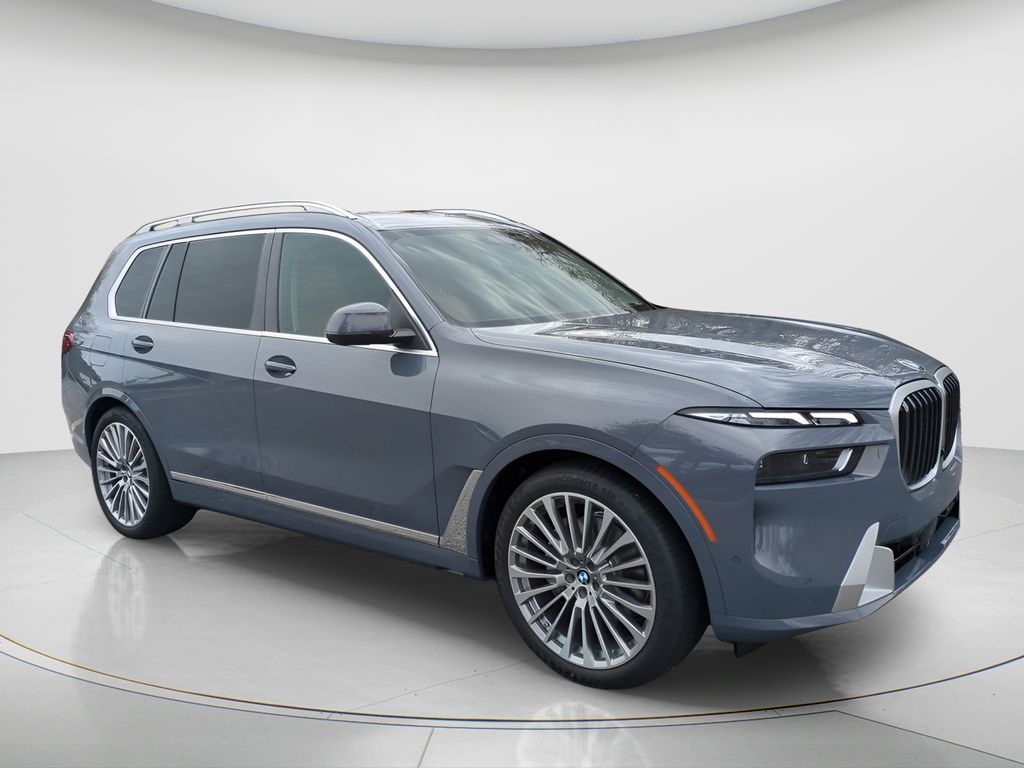 2026 BMW X7 xDrive40i Image 4 of 31