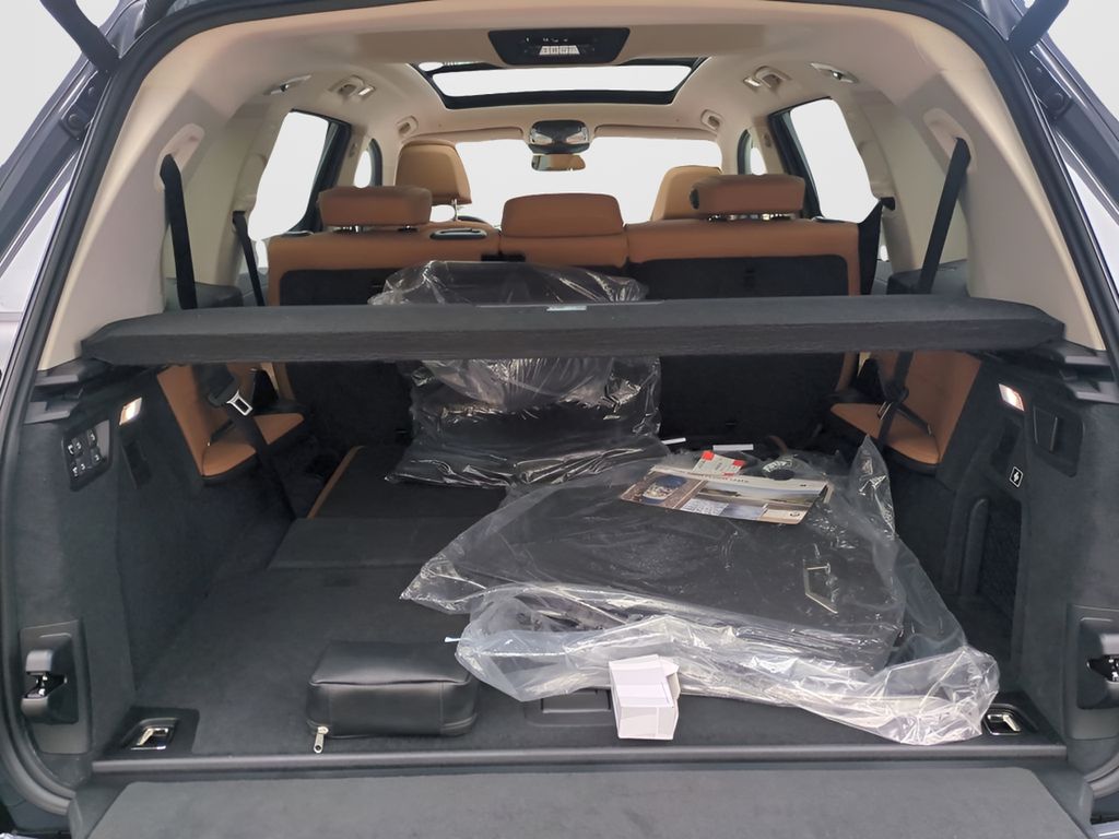 2026 BMW X7 xDrive40i Image 11 of 31