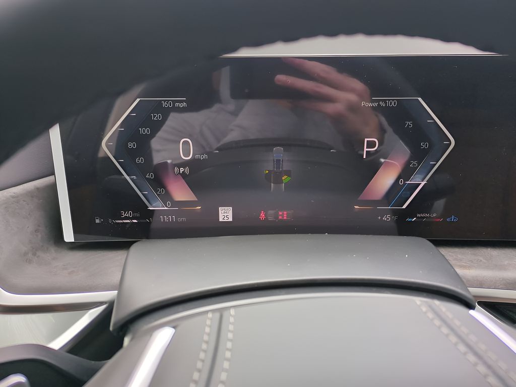 2026 BMW X7 xDrive40i Image 16 of 31