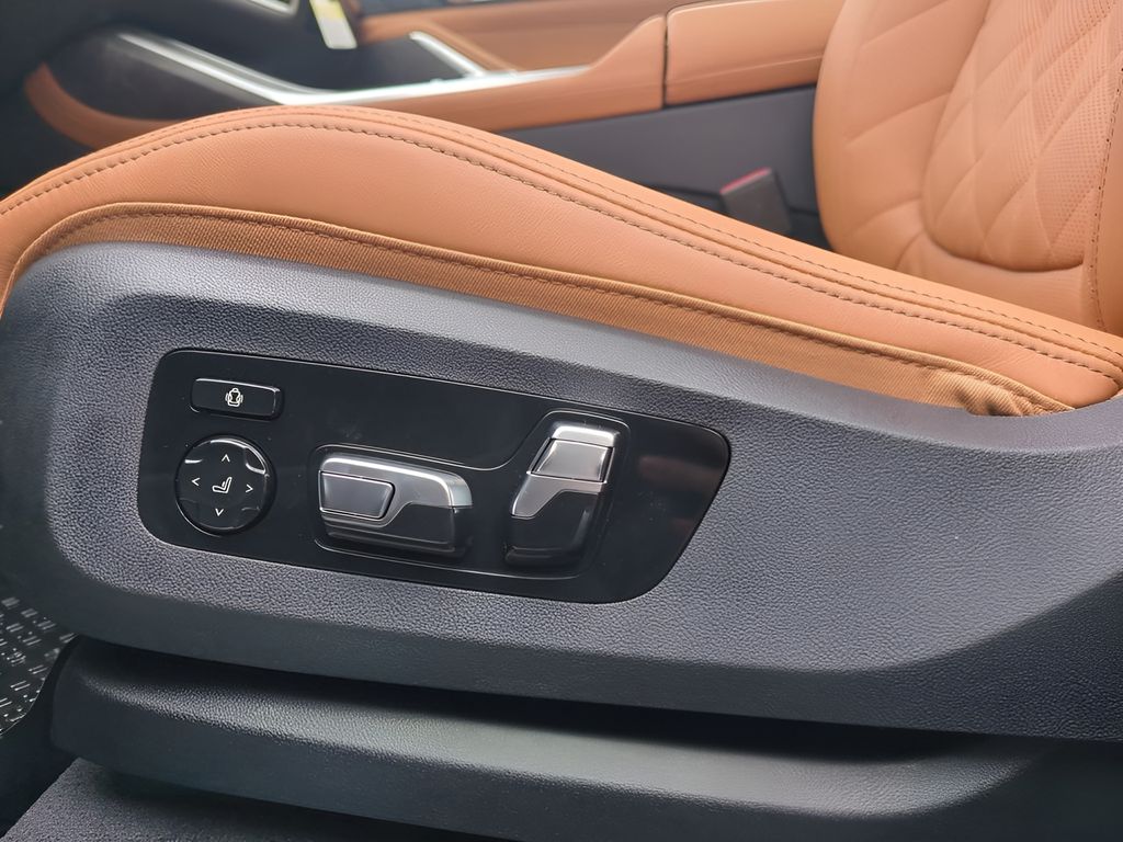 2026 BMW X7 xDrive40i Image 24 of 31