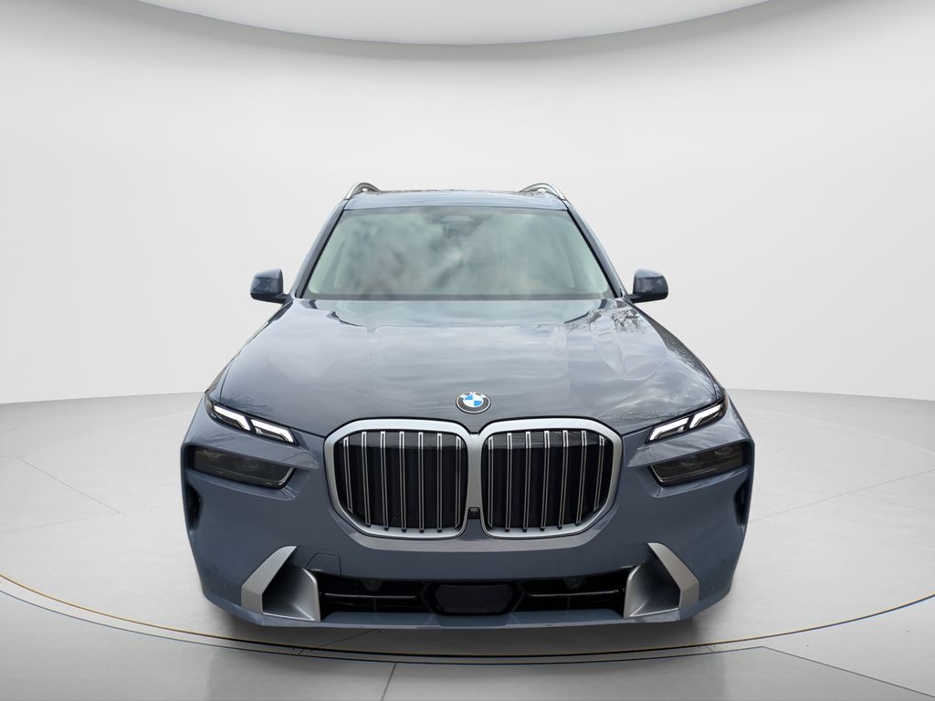2026 BMW X7 xDrive40i Image 3 of 31