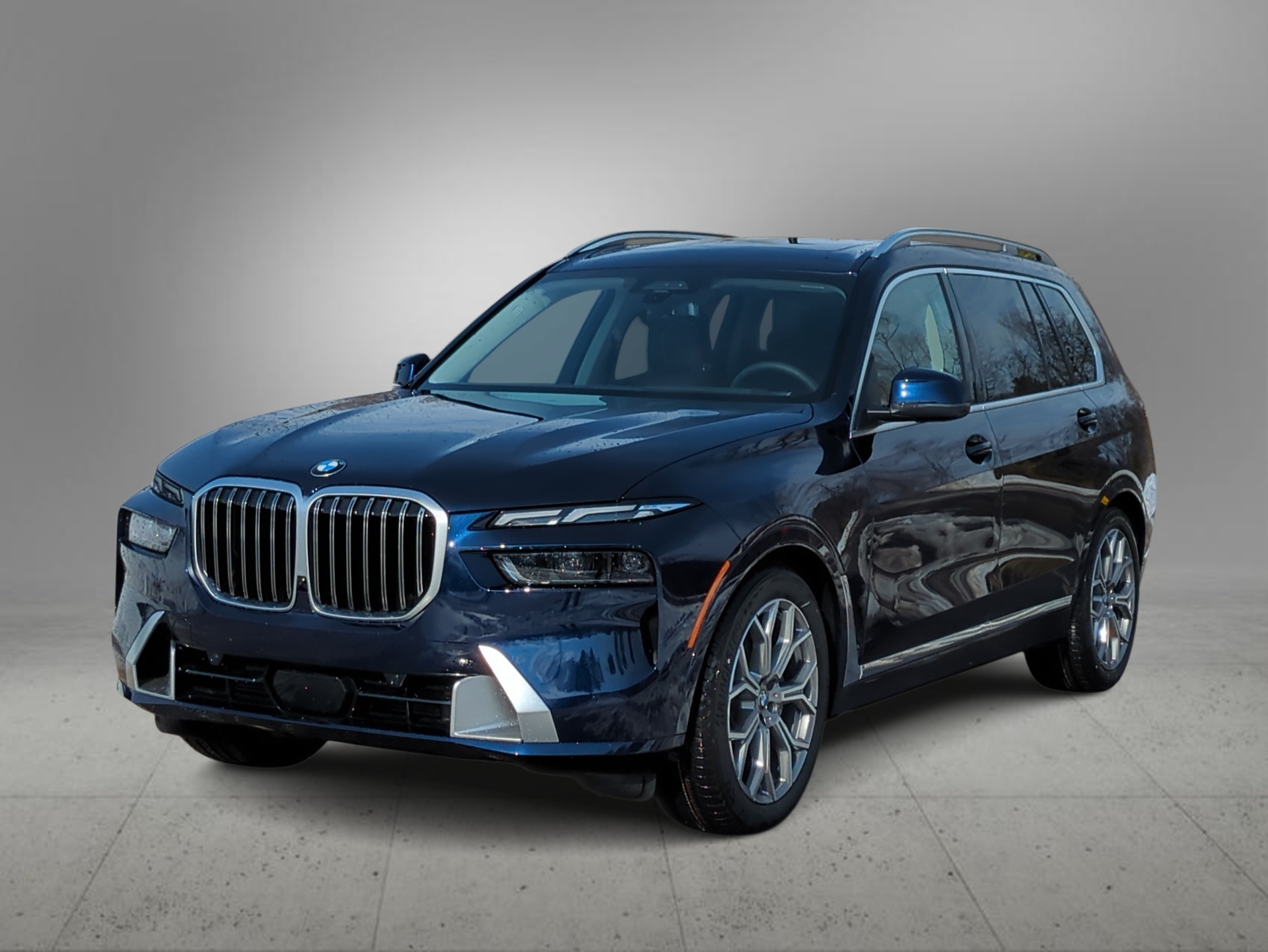 2026 BMW X7 xDrive40i Image 2 of 39