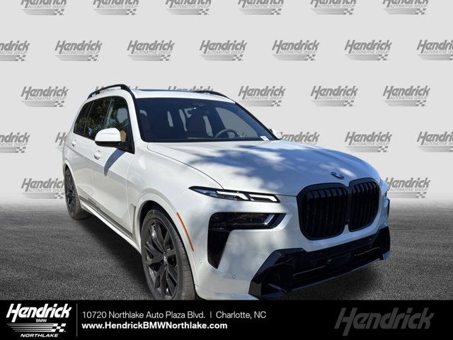 2026 BMW X7 xDrive40i Image 4 of 37