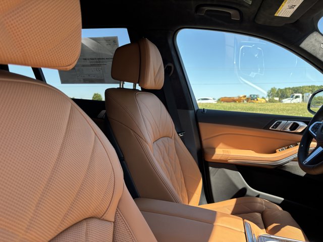 2026 BMW X7 xDrive40i Image 15 of 37