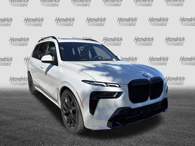 2026 BMW X7 xDrive40i Image 3 of 37