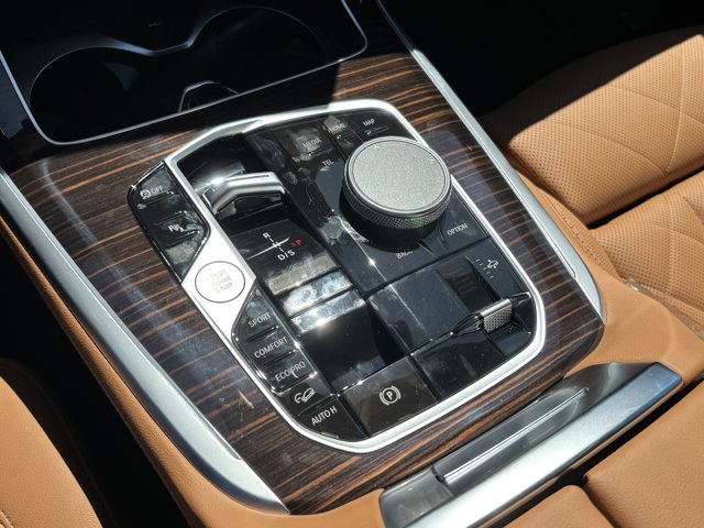 2026 BMW X7 xDrive40i Image 28 of 37