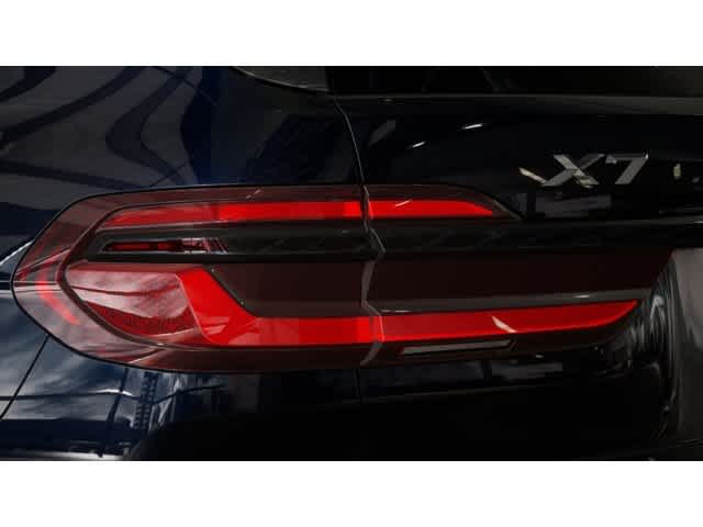 2026 BMW X7 xDrive40i Image 8 of 14