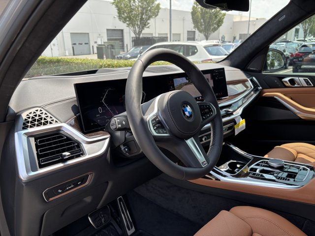 2026 BMW X7 xDrive40i Image 16 of 37
