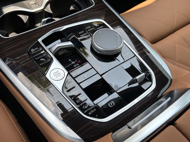 2026 BMW X7 xDrive40i Image 27 of 37