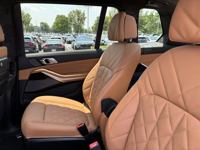 2026 BMW X7 xDrive40i Image 13 of 37