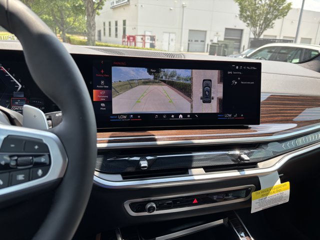 2026 BMW X7 xDrive40i Image 26 of 37