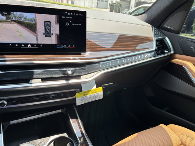 2026 BMW X7 xDrive40i Image 33 of 37