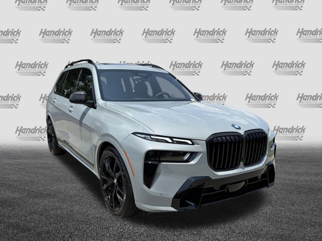 2026 BMW X7 xDrive40i Image 3 of 37