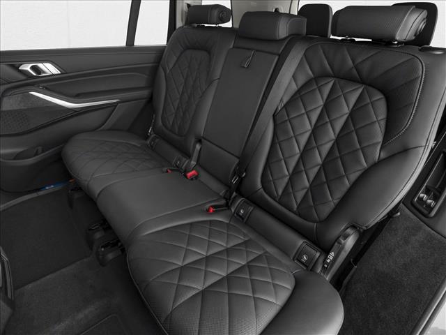 2026 BMW X7 xDrive40i Image 5 of 12