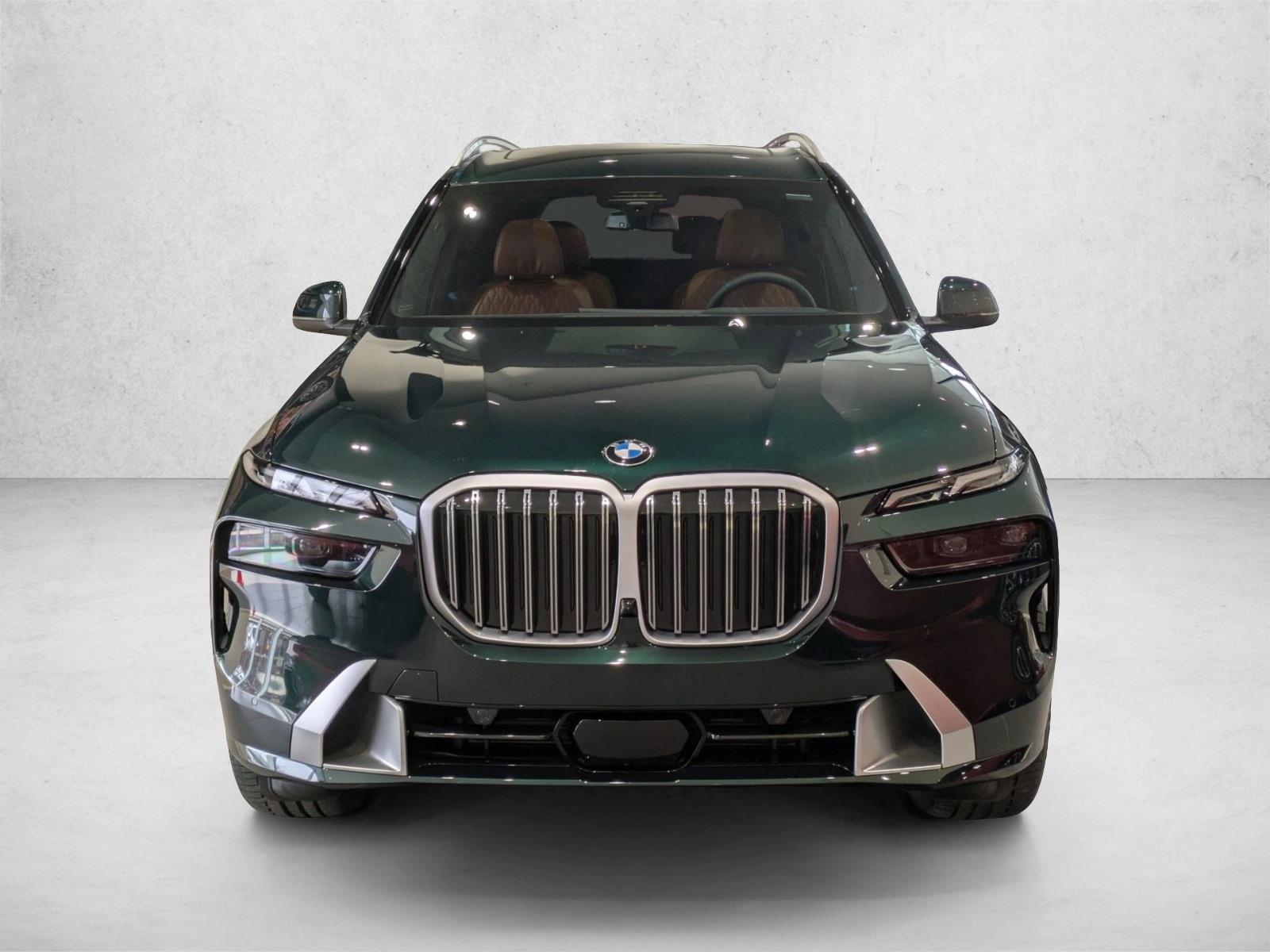 2026 BMW X7 xDrive40i Image 2 of 19