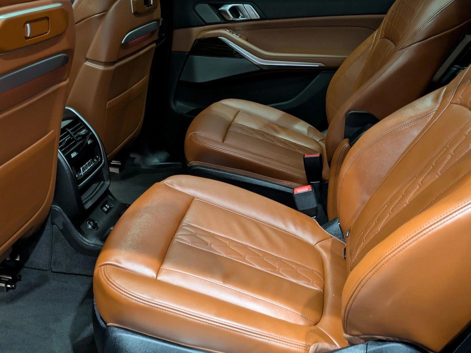 2026 BMW X7 xDrive40i Image 10 of 19