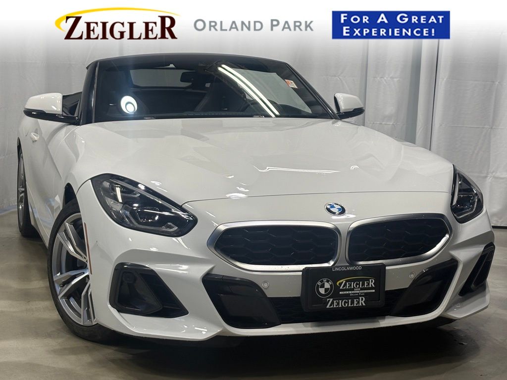 2026 BMW Z4 sDrive30i Image 3 of 24