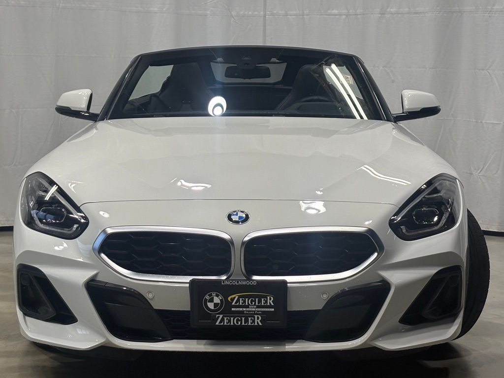 2026 BMW Z4 sDrive30i Image 2 of 24