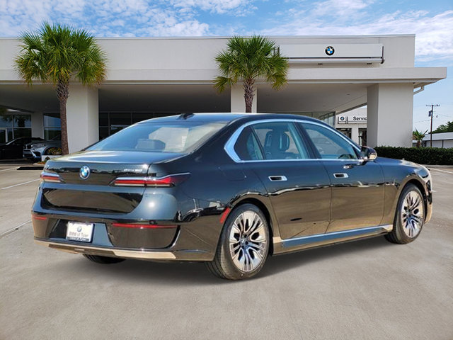 2026 BMW i7 eDrive50 Image 4 of 38