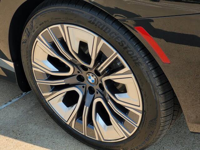 2026 BMW i7 eDrive50 Image 8 of 38