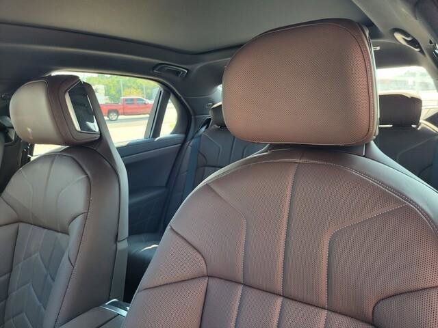 2026 BMW i7 eDrive50 Image 10 of 38