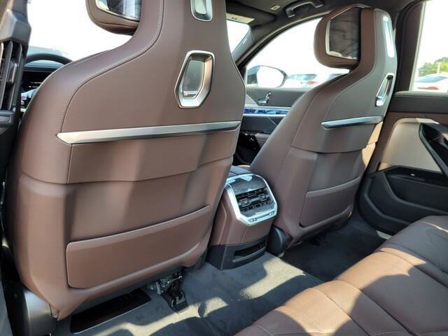 2026 BMW i7 eDrive50 Image 13 of 38