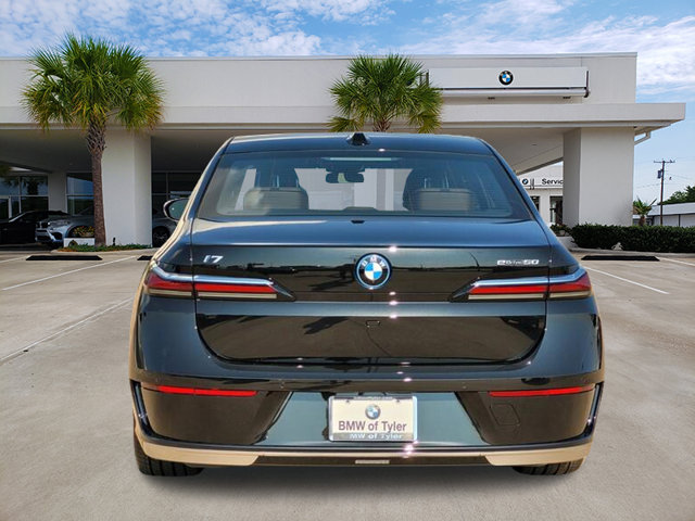 2026 BMW i7 eDrive50 Image 5 of 38