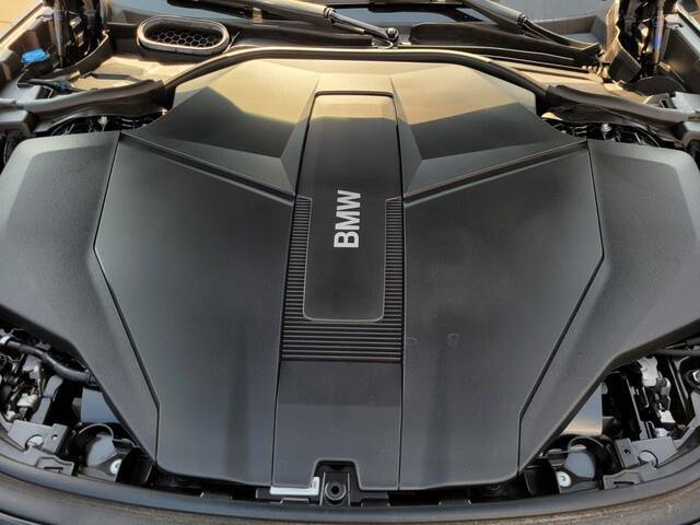 2026 BMW i7 eDrive50 Image 7 of 38