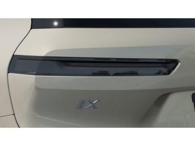 2026 BMW iX xDrive45 Image 12 of 14