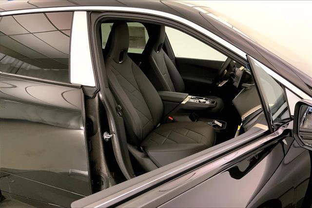 2026 BMW iX xDrive45 Image 5 of 11