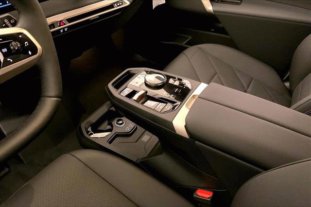 2026 BMW iX xDrive45 Image 8 of 11
