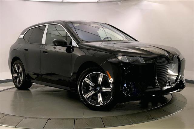 2026 BMW iX xDrive45 Image 2 of 11