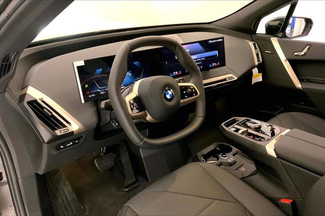 2026 BMW iX xDrive45 Image 6 of 11
