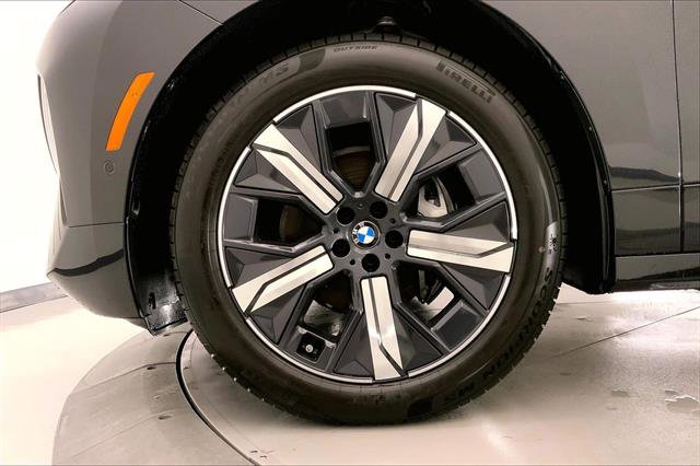 2026 BMW iX xDrive45 Image 4 of 11