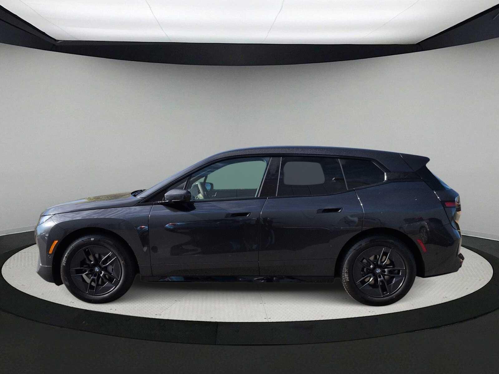 2026 BMW iX xDrive45 Image 9 of 38