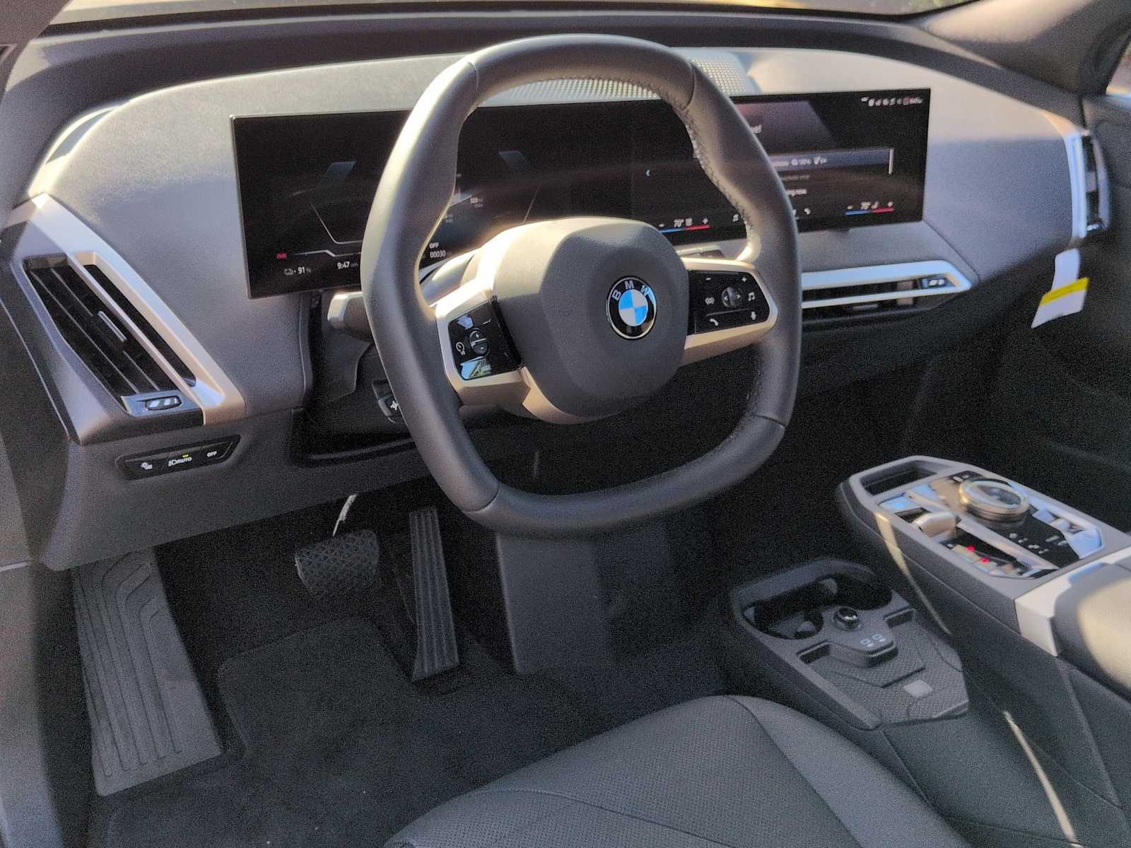 2026 BMW iX xDrive45 Image 17 of 38