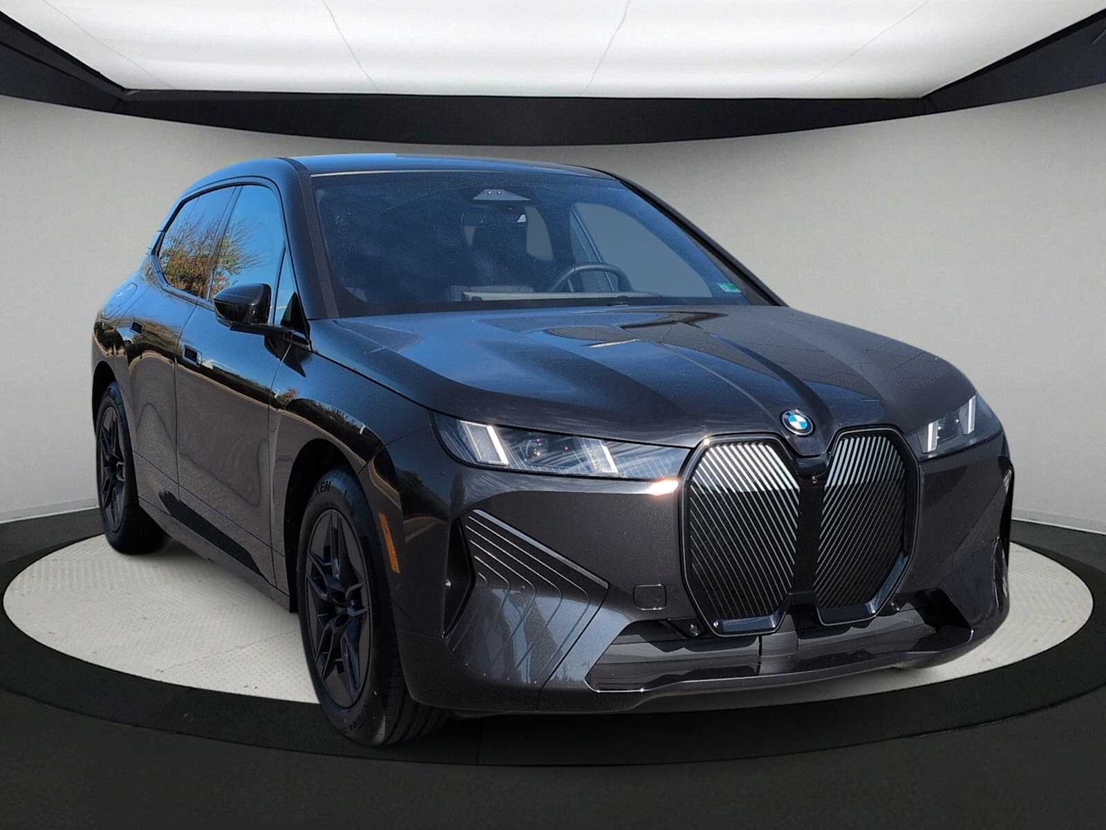 2026 BMW iX xDrive45 Image 4 of 38