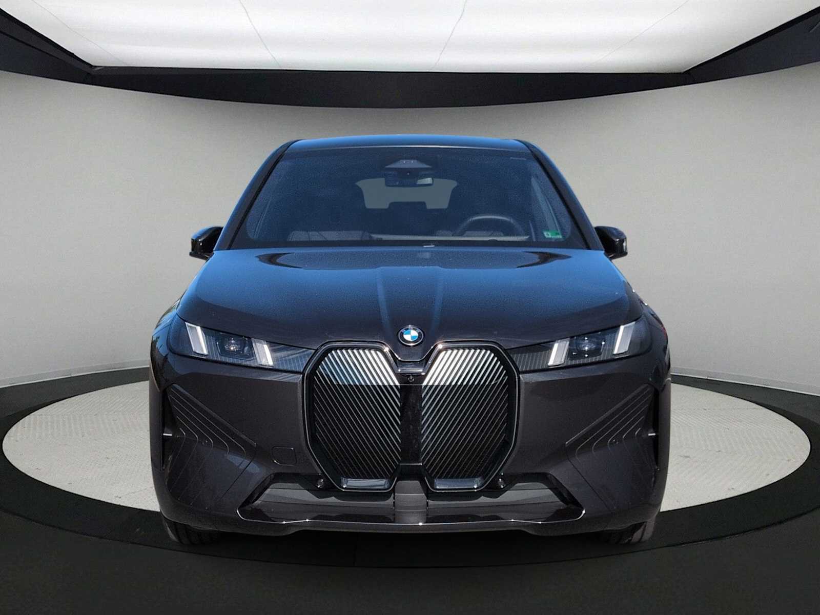 2026 BMW iX xDrive45 Image 3 of 38