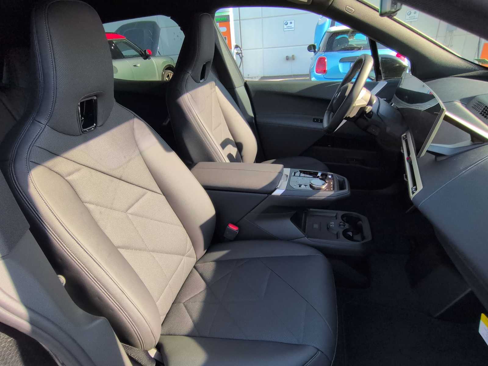 2026 BMW iX xDrive45 Image 14 of 38