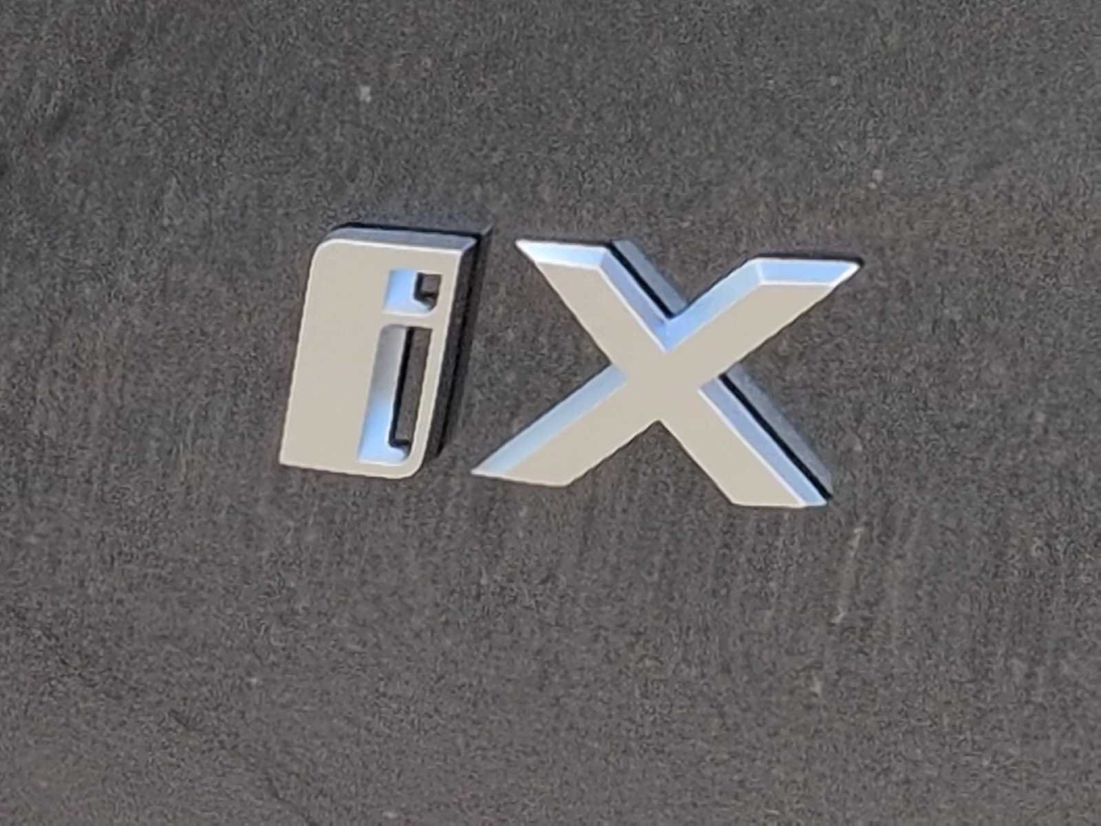 2026 BMW iX xDrive45 Image 25 of 38