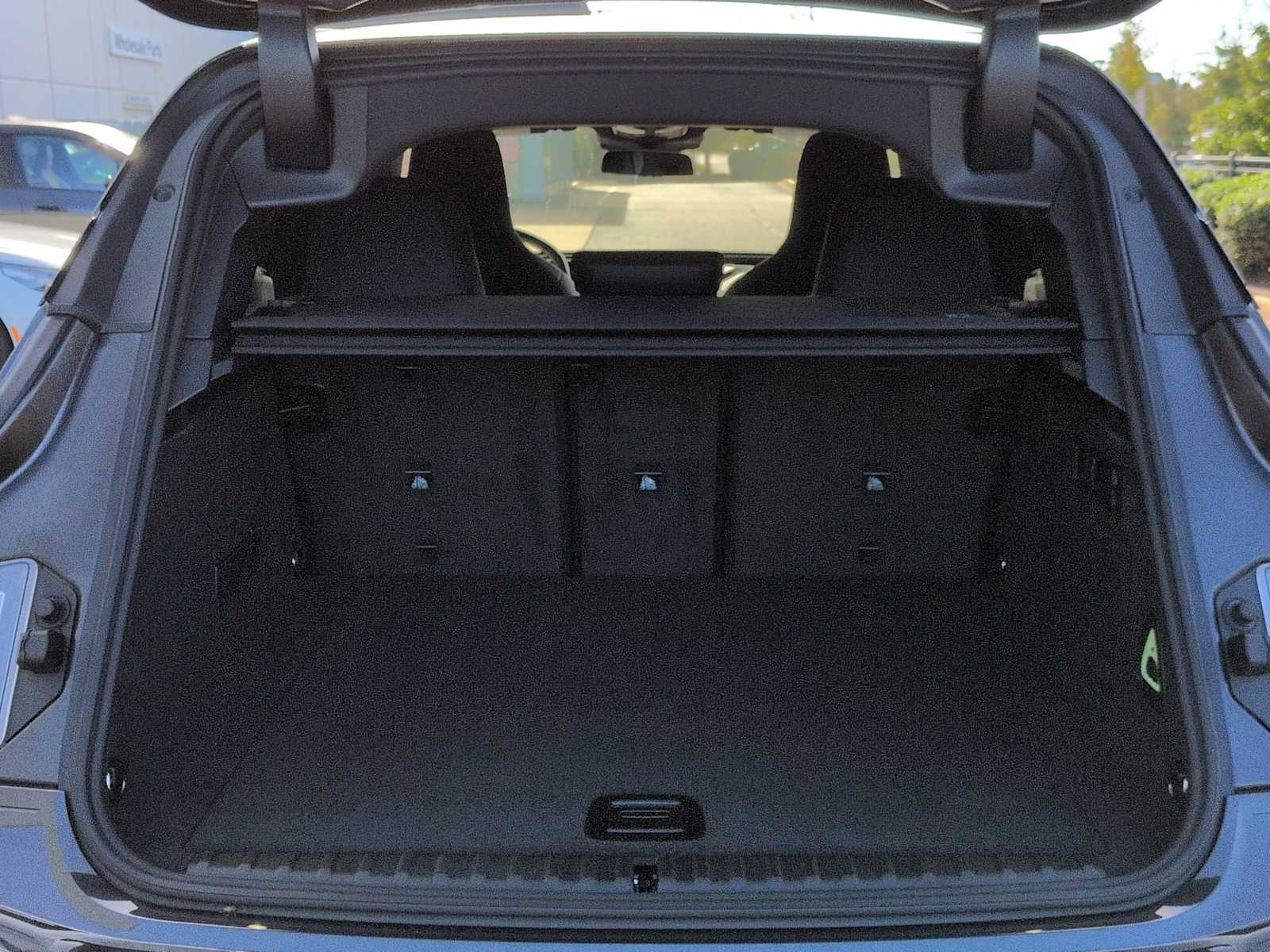 2026 BMW iX xDrive45 Image 11 of 38