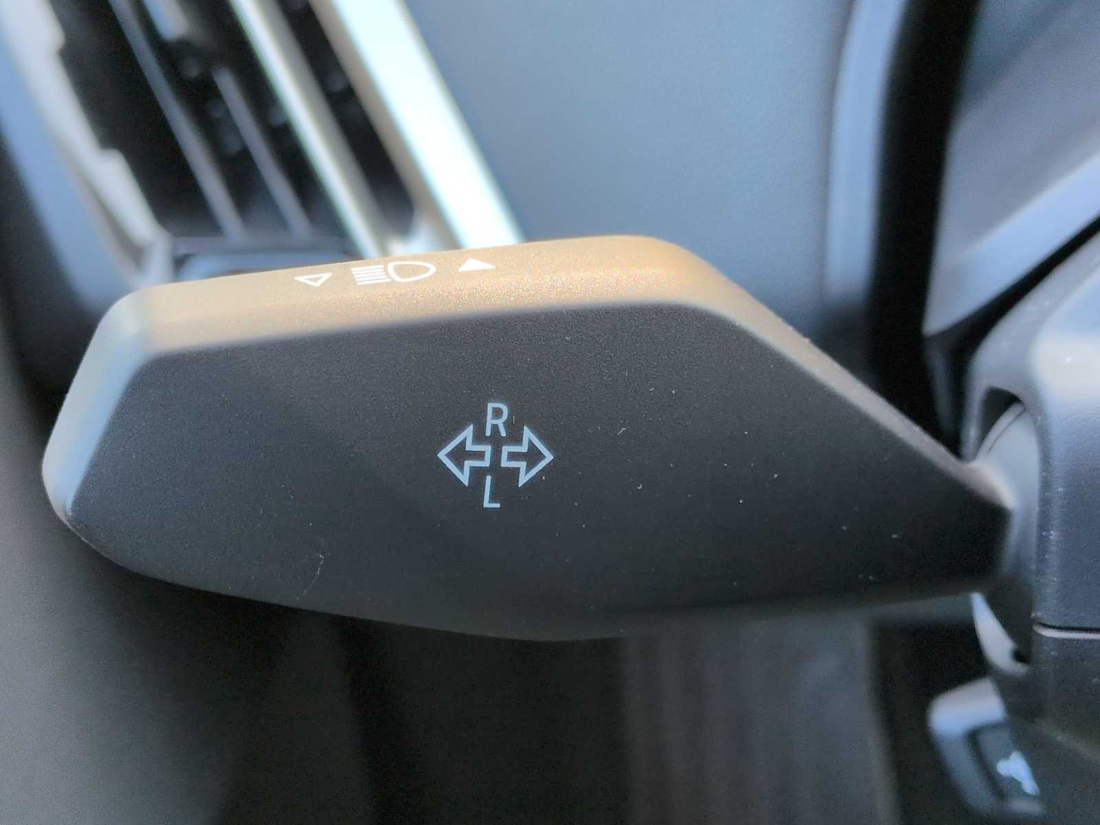 2026 BMW iX xDrive45 Image 21 of 38