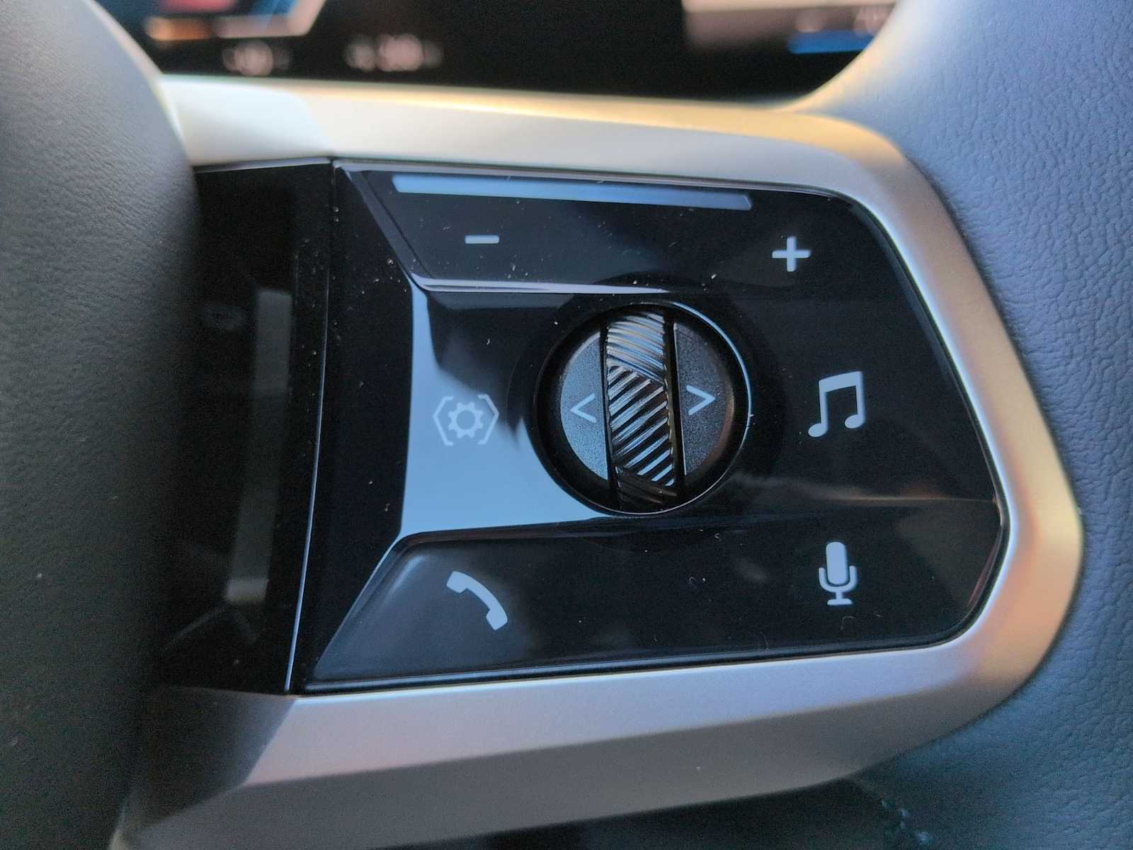 2026 BMW iX xDrive45 Image 37 of 38