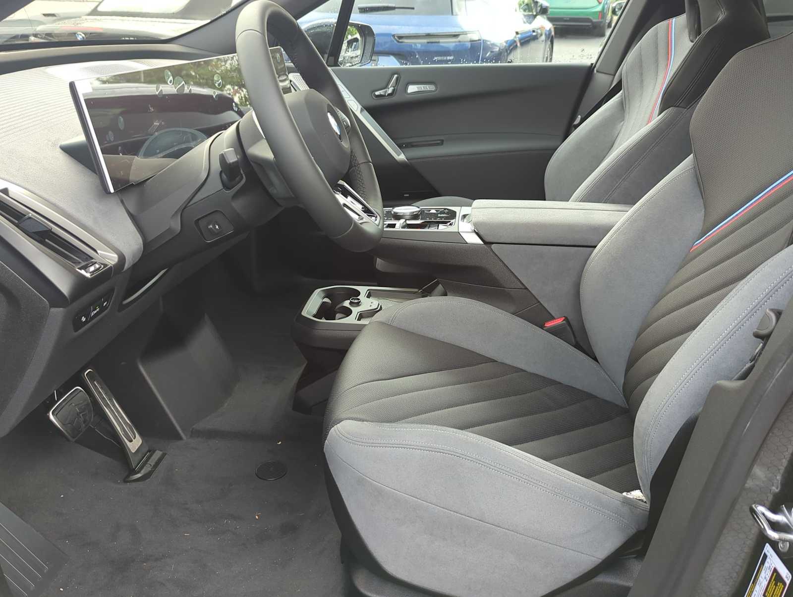 2026 BMW iX xDrive60 Image 13 of 36