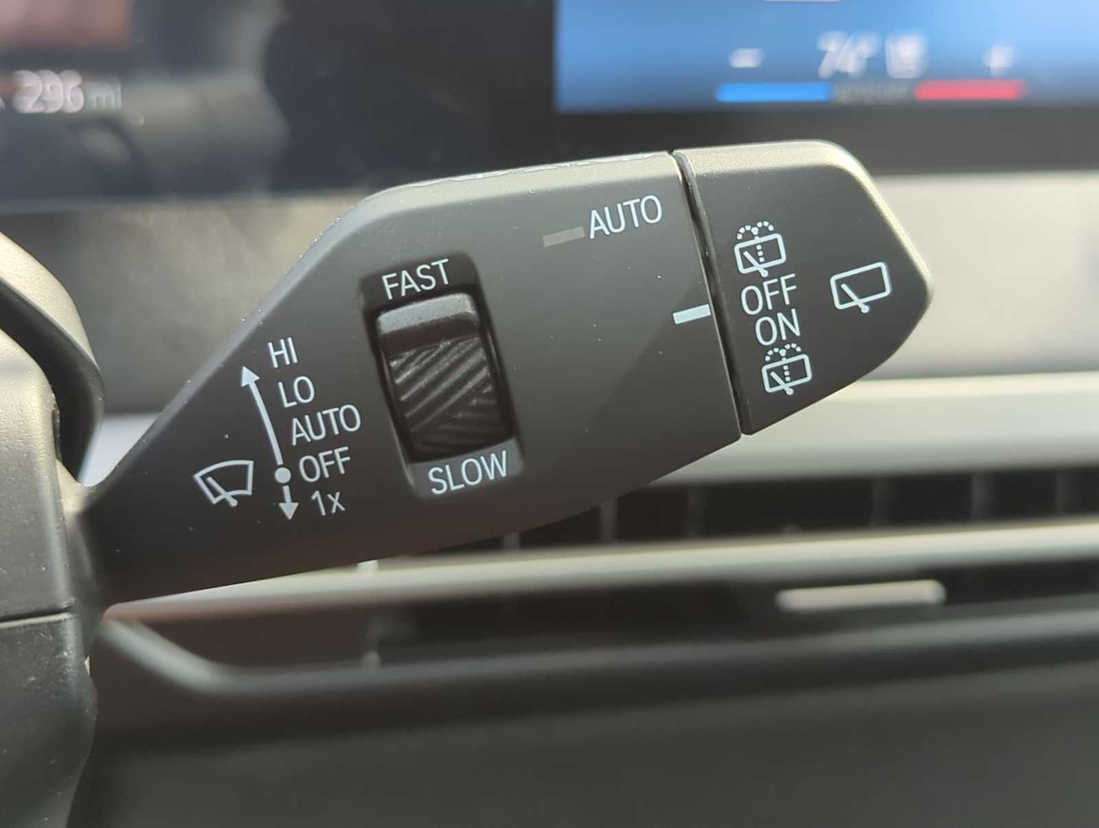 2026 BMW iX xDrive60 Image 31 of 36