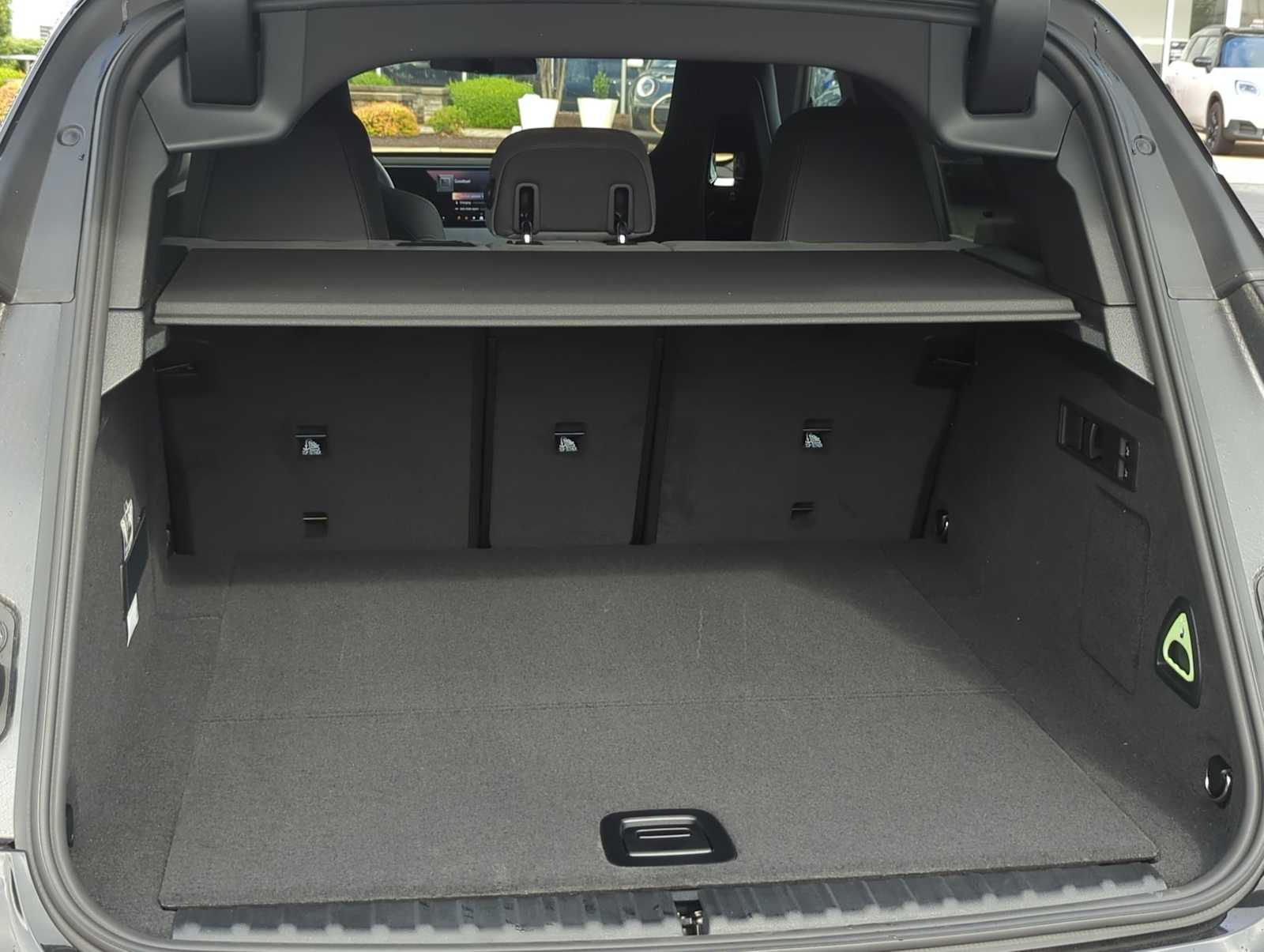 2026 BMW iX xDrive60 Image 10 of 36