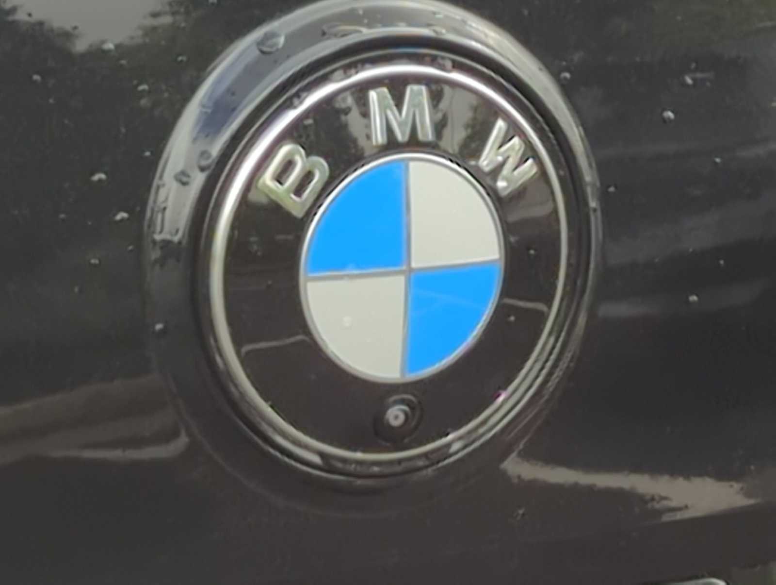 2026 BMW iX xDrive60 Image 19 of 36